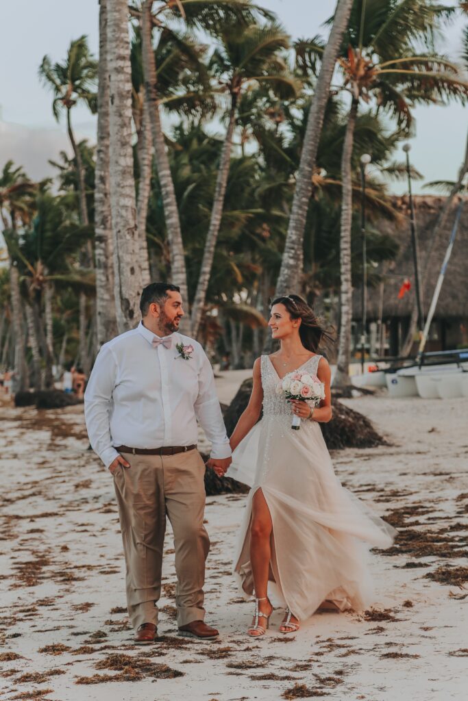 wedding couple walking on the beach in Los Cabos Mexico 