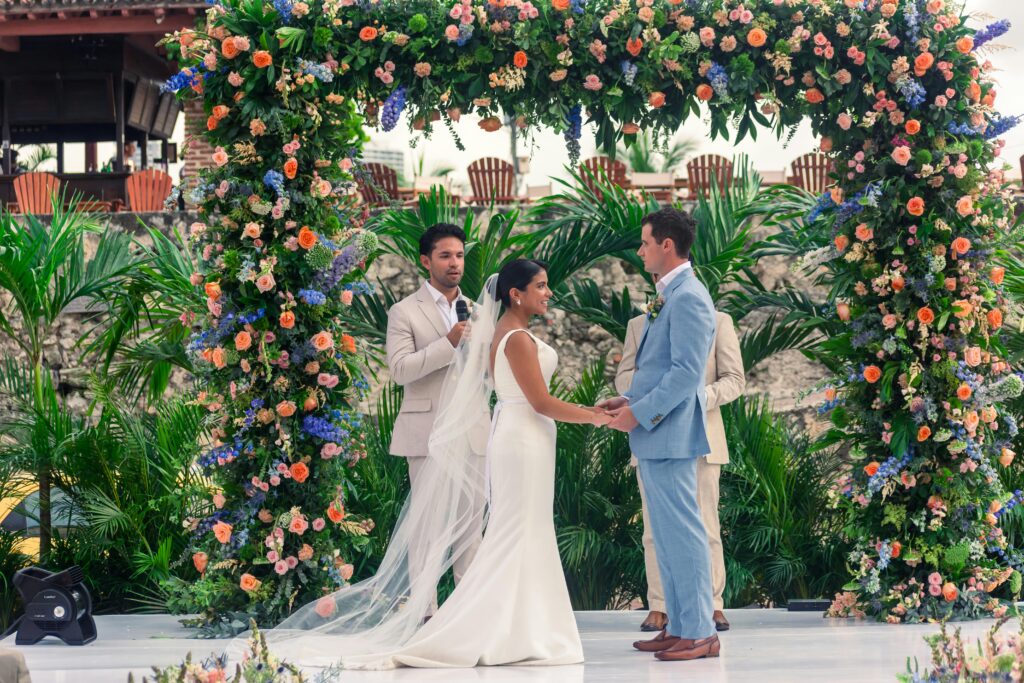 wedding couple getting married in Cancun Mexico 